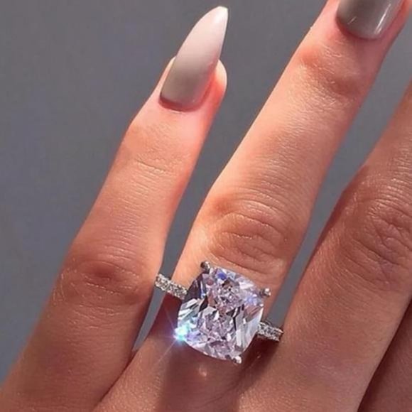 Jewelry - 18K White Gold 8 Carat Solitaire Engagement Ring, cute Ring, shiny Ring.